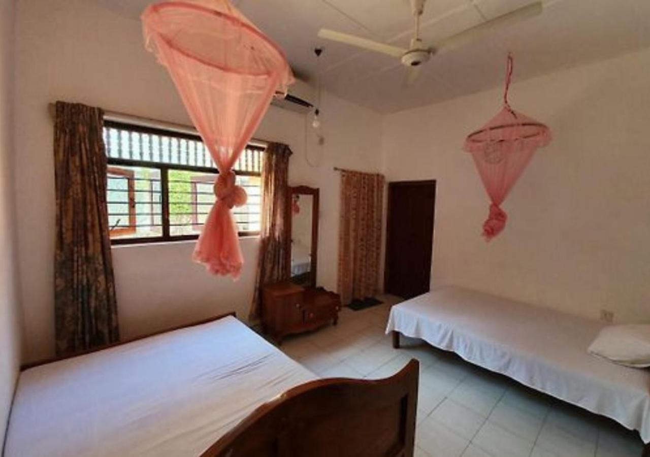 Feel Like Home Anuradhapura Exteriör bild